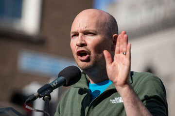 dublin-ireland-17th-june-2025-people-before-profit-solidarity-td-paul-murphy-speaks-at-the-raise-the-roof-protest-rally-outside-leinster-house-credit-liam-murphyalamy-live-news