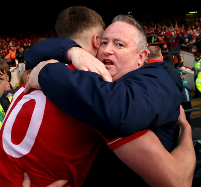 diarmuid-healy-and-manager-pat-ryan-celebrate