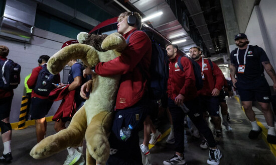 henry-pollock-arrives-with-bil-the-lion