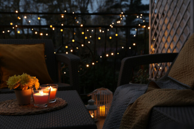 beautifulviewofgardenfurniturewithpillowsoftblanketand