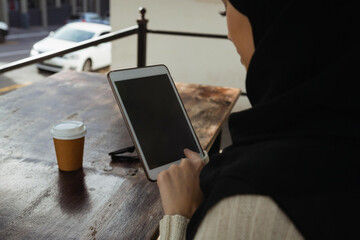 hijab-woman-using-digital-tablet-in-cafe