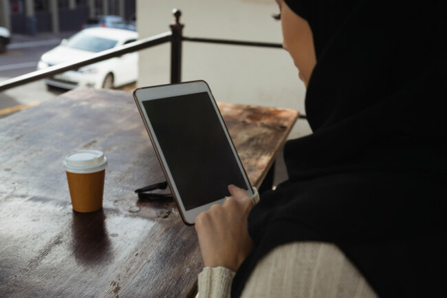 hijab-woman-using-digital-tablet-in-cafe