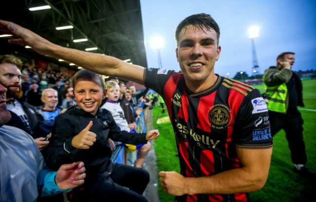 dayle-rooney-celebrates