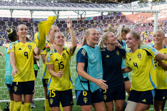 swedens-kosovare-asllani-left-celebrates-with-team-mates-after-the-euro-2025-group-c-soccer-match-between-denmark-and-sweden-at-stade-de-geneve-in-geneva-switzerland-friday-july-4-2025-ap-p