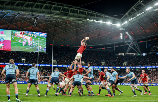 scott-cummings-wins-a-lineout