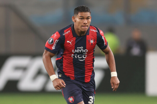 diego-leon-of-cerro-porteno-during-the-conmebol-copa-libertadores-2025-match-group-g-date-5-between-sporting-cristal-and-cerro-porteno-played-at-nacional-stadium-on-may-14-2025-in-lima-peru-phot