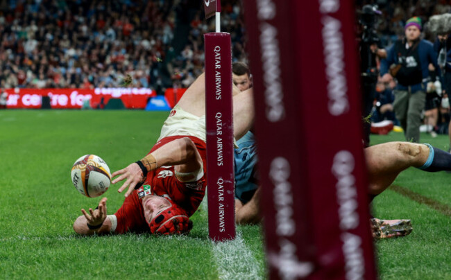 josh-van-der-flier-is-prevented-from-scoring-a-try-by-tom-lambert