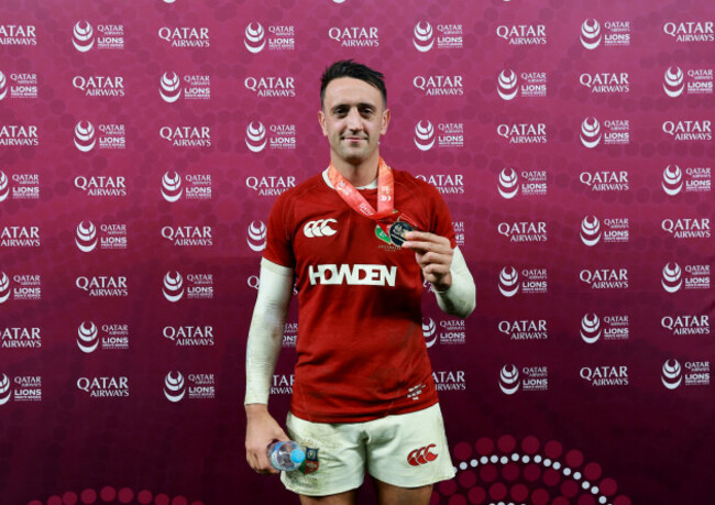 alex-mitchell-with-the-player-of-the-match-award