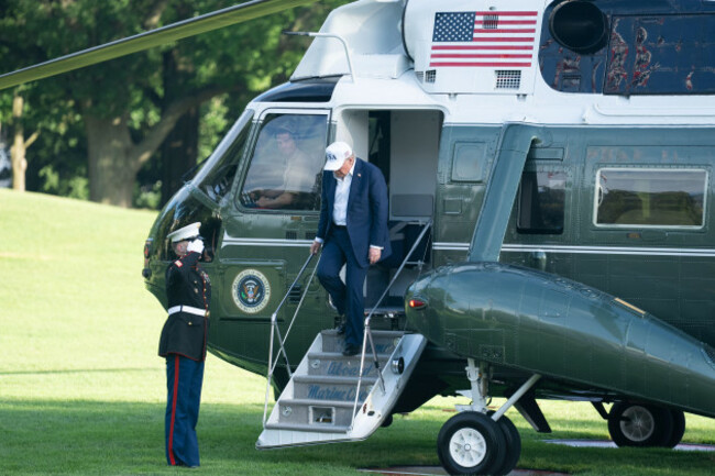 washington-usa-6th-july-2025-u-s-president-donald-trump-steps-off-marine-one-upon-his-return-to-the-white-house-in-washington-dc-the-united-states-july-6-2025-on-july-6-trump-pushed-back-on
