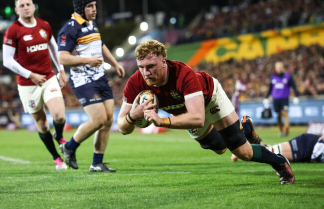 ollie-chessum-scores-their-first-try