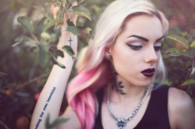 portrait-of-a-young-woman-with-tattoos-in-the-garden