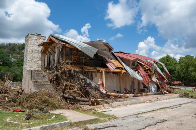 hunt-usa-09th-july-2025-a-two-story-girls-cabin-lies-in-ruin-as-cleanup-continues-at-heart-o-the-hills-summer-camp-for-girls-on-day-5-after-massive-flooding-hit-kerr-county-in-the-texas-hill-coun