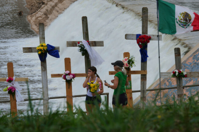 lara-merritt-right-and-daughter-rylee-left-place-flowers-at-a-make-shift-memorial-for-flood-victims-set-up-along-the-banks-of-the-guadalupe-river-saturday-july-12-2025-in-kerrville-texas-ap