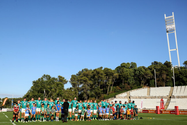 the-ireland-team-stand-for-the-national-anthem