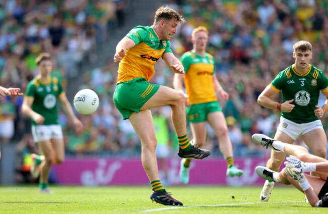 billy-hogan-saves-a-shot-from-hugh-mcfadden