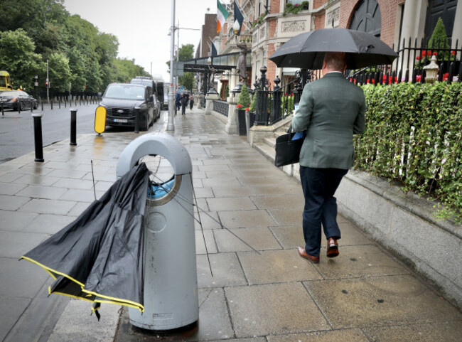 735Rainy Weather_90729912