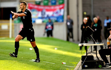 referee-andrew-madley-disallows-a-shelbourne-goal