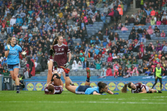 sinead-goldrick-scores-goal