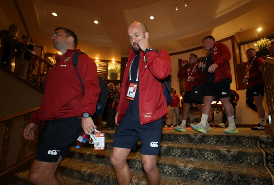tadhg-beirne-and-jamison-gibson-park-leave-the-team-hotel-ahead-of-the-game
