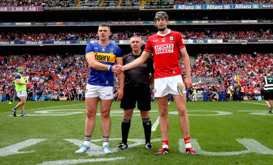 ronan-maher-and-robert-downey-with-referee-liam-gordon-at-the-coin-toss