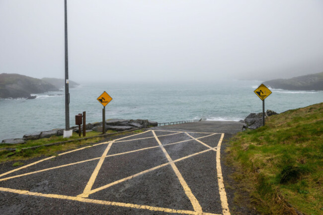 tragumna-west-cork-ireland-16th-mar-2024-gardai-are-currently-questioning-10-men-who-are-suspected-of-attempting-to-land-drugs-in-tragumna-west-cork-the-slipway-where-the-gang-attempted-to-laun
