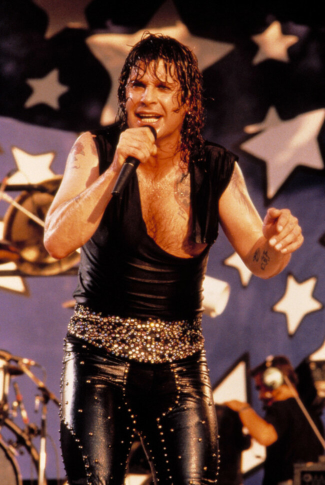 ozzy-osbourne-singing-with-black-sabbath-at-the-moscow-music-peace-festival-1989