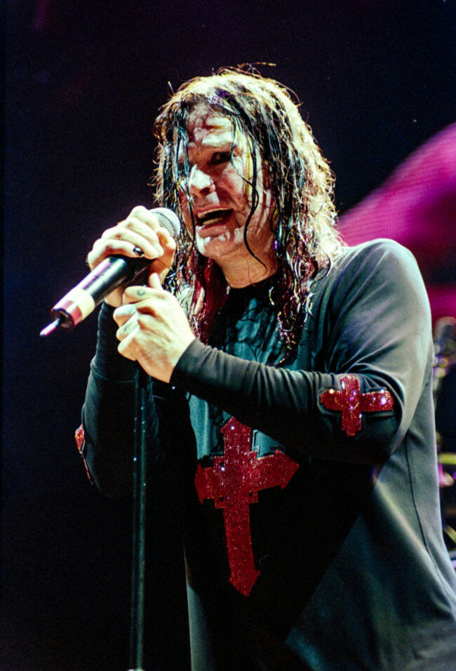 file-photo-ozzy-osbourne-has-passed-away-ozzy-osbourne-performing-in-milwaukee-wisconsin-in-2000-credit-ross-peltonmediapunch