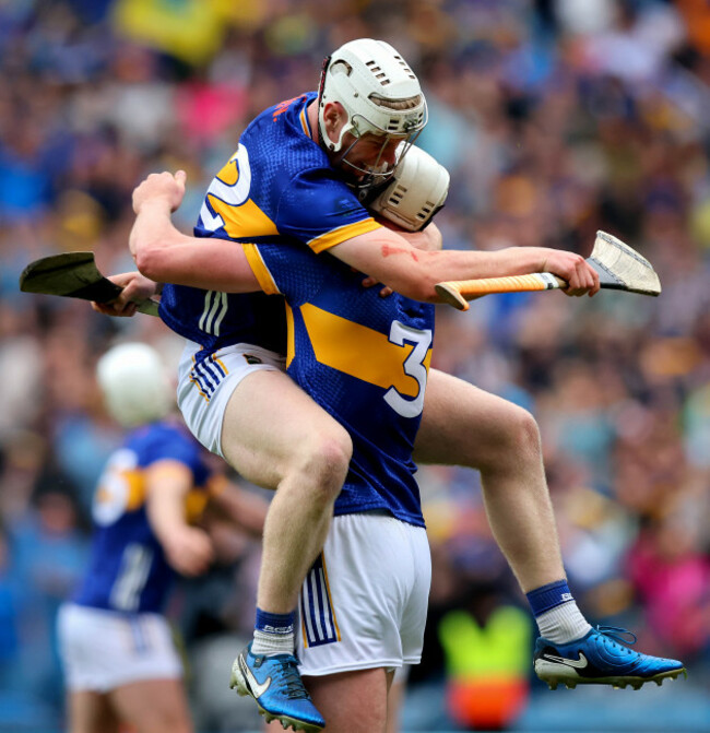 oisin-odonoghue-and-eoghan-connolly-celebrate-at-the-final-whistle