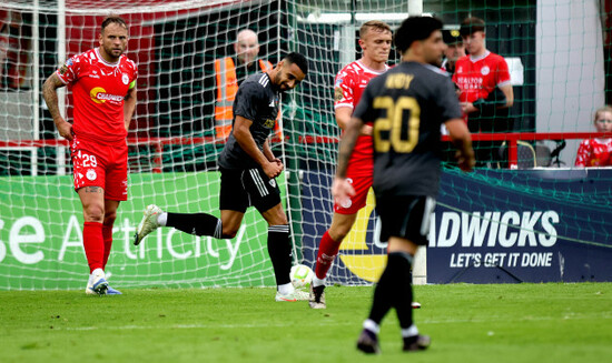 leandro-andrade-celebrates-scoring-the-first-goal