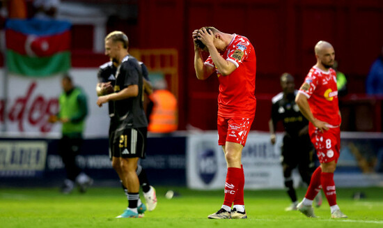 jj-lunney-dejected-after-conceding-the-third-goal
