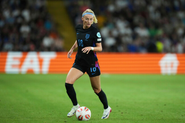 englands-chloe-kelly-controls-the-ball-during-the-womens-euro-2025-semifinals-soccer-match-between-england-and-italy-at-stade-de-geneve-in-geneva-switzerland-tuesday-july-22-2025-ap-photoales