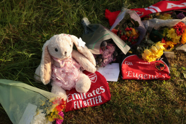 flowers-an-arsenal-shirt-and-a-teddy-bear-laid-close-to-the-scene-of-the-triple-shooting-on-wednesday-of-vanessa-whyte-45-and-her-children-james-14-and-sara-13-in-drummeer-road-in-maguiresbrid