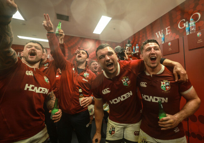 andrew-porter-ben-earl-tadhg-beirne-and-tom-curry-celebrate-in-the-dressing-room-after-the-match