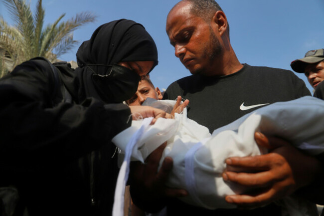 ahmed-abu-halib-and-his-wife-esraa-abu-halib-left-mourn-over-the-body-of-their-5-month-old-baby-zainab-who-died-from-malnutrition-related-causes-according-to-the-family-and-the-hospital-during-h