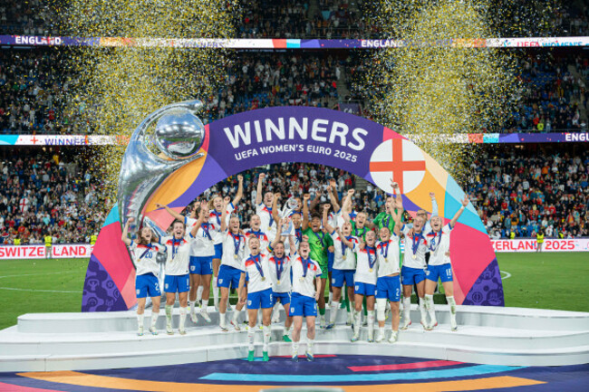 basel-switzerland-july-27th-2025-players-of-england-celebrating-with-the-trophy-during-the-uefa-womens-euro-2025-final-match-between-england-and-spain-at-st-jakob-park-in-basel-switzerland-pris