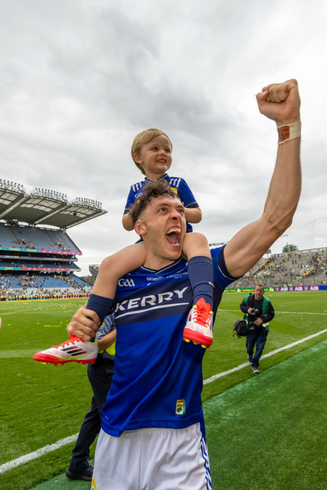 david-clifford-celebrates-with-his-son-ogie-and-the-sam-maguire-cup