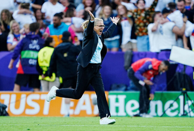 england-manager-sarina-wiegman-celebrates-after-chloe-kelly-scores-the-winning-penalty-in-the-shoot-out-during-the-uefa-womens-euro-2025-final-at-st-jakob-park-in-basel-switzerland-picture-date-s