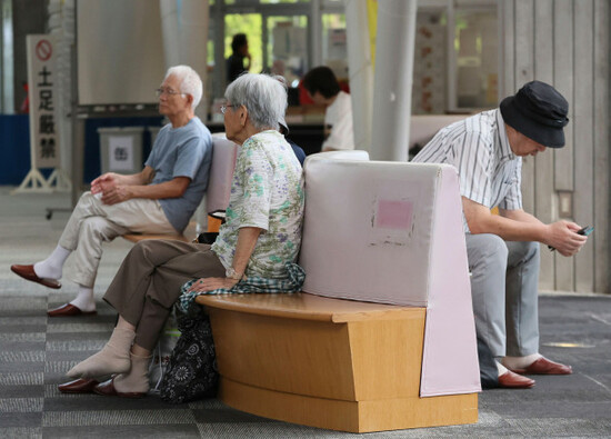 local-people-evacuate-to-a-gymnasium-as-shelter-after-the-issuance-of-tsunami-warning-in-oamishirasato-city-chiba-prefecture-on-july-30-2025-magnitude-of-8-8-massive-earthquake-occurred-off-the-coa
