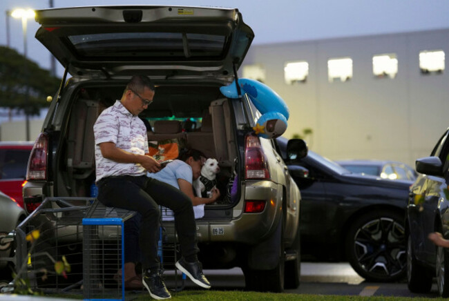 oahu-residents-seek-refuge-from-the-threat-of-tsunami-in-a-walmart-parking-lot-in-kapolei-oahu-hawaii-tuesday-july-29-2025-ap-photomichelle-bir