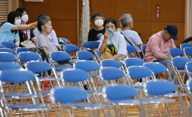 local-people-evacuate-to-a-junior-high-school-as-shelter-after-the-issuance-of-tsunami-warning-in-kujyukuri-town-chiba-prefecture-on-july-30-2025-magnitude-of-8-8-massive-earthquake-occurred-off-th
