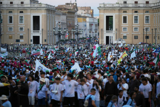 youths-attend-a-profession-of-faith-moment-led-by-cardinal-matteo-zuppi-as-part-of-the-jubilee-of-youths-in-st-peters-square-at-the-vatican-thursday-july-31-2025-ap-photoandrew-medichini