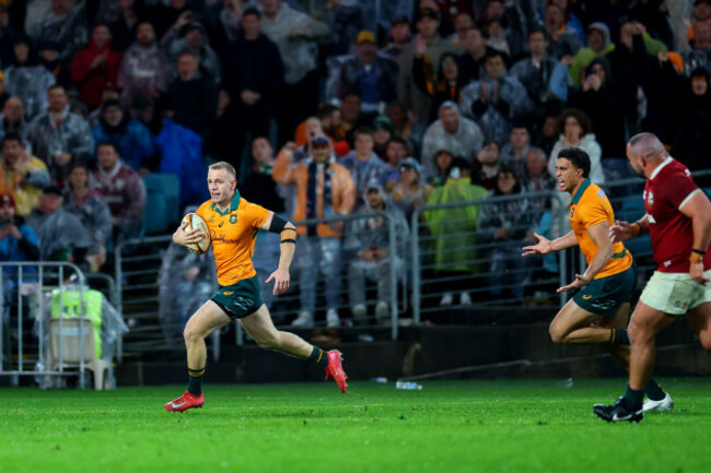 max-jorgensen-runs-in-for-try-score