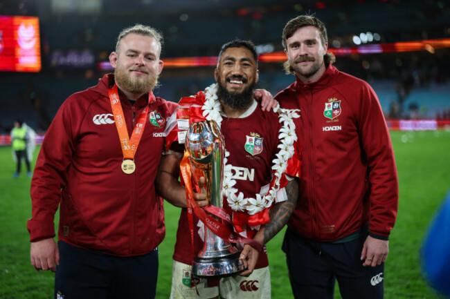 finlay-bealham-bundee-aki-and-mack-hansen-with-the-qatar-airways-series-trophy