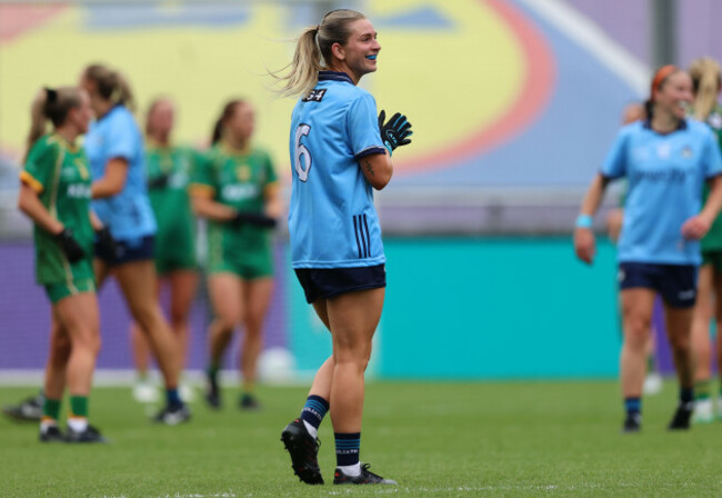 Martha Byrne feiert