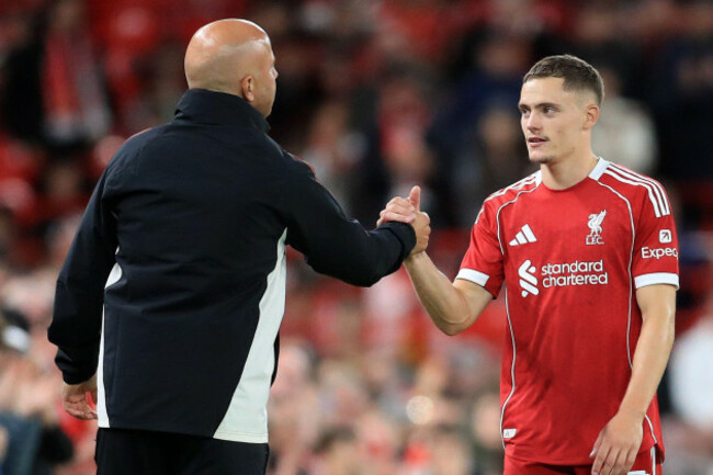 anfield-liverpool-merseyside-uk-4th-aug-2025-pre-season-football-friendly-liverpool-versus-athletic-club-florian-wirtz-of-liverpool-shakes-hands-with-manager-arne-slot-after-he-is-substituted