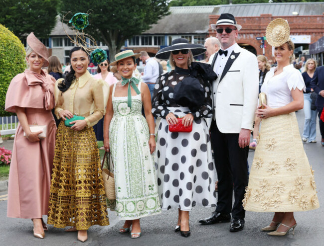 6_NO_FEE_Best_Dress_Winner__90731179