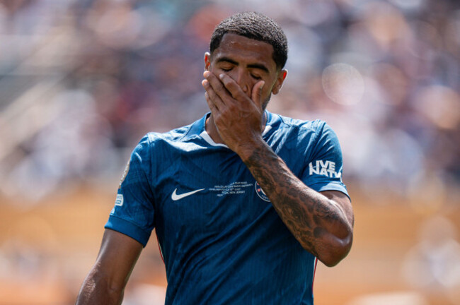 east-rutherford-united-states-13th-july-2025-chelsea-defender-levi-colwill-6-deals-with-the-heat-during-the-2025-fifa-club-world-cup-final-against-paris-saint-germain-sunday-july-13-2025-at