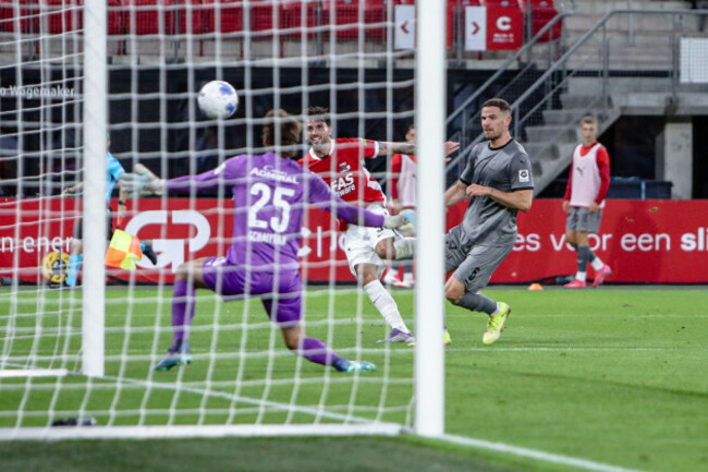 alkmaar-07-08-2025-afas-stadium-season-20252026-uefa-europa-conference-league-third-qualifying-round-match-between-az-and-fc-vaduz-az-player-troy-parrott-scoring-the-2-0-photo-by-pro-shotss