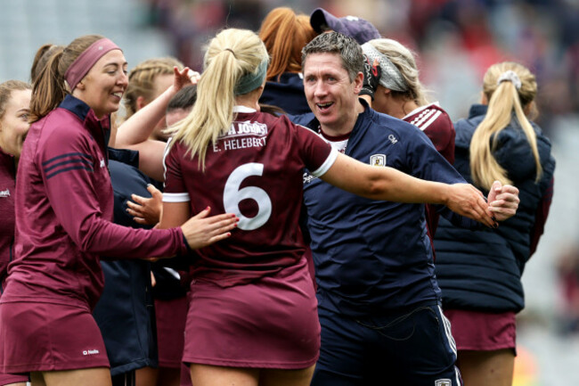 cathal-murray-celebrates-after-the-game-with-emma-helebert