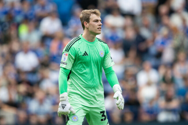 leicester-uk-3rd-aug-2025-mads-hermansen-of-leicester-city-during-the-leicester-city-vs-acf-fiorentina-pre-season-friendly-match-at-the-king-power-stadium-leicester-picture-credit-should-read-g